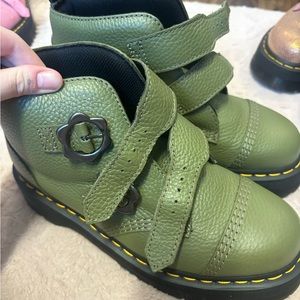 Green flower buckle Devon dr.martens women’s 10